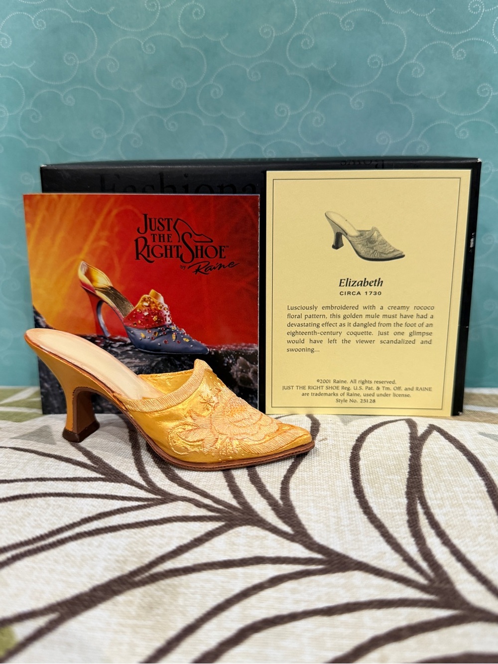 Just the Right Shoe “Elizabeth” #25128 (2001) Collectible Shoe